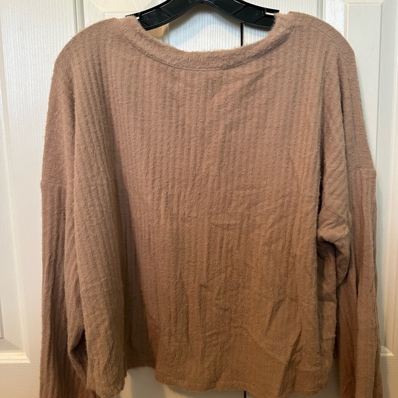Hollister Tan Fuzzy V-Neck Sweater - Size Large - Picture 3 of 4